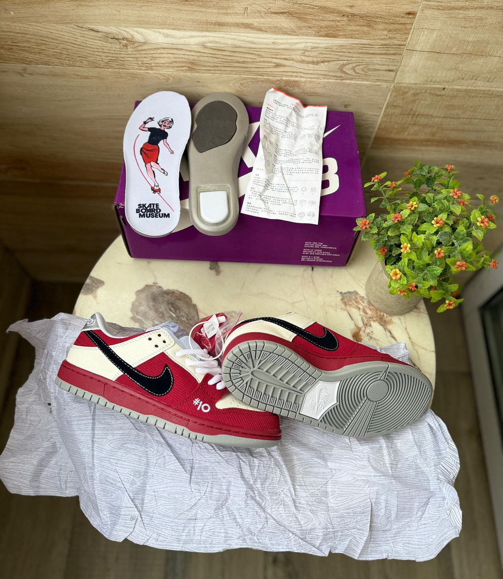 NIKE SB DUNK SKATEBOARD LOW ROLLER DERBY