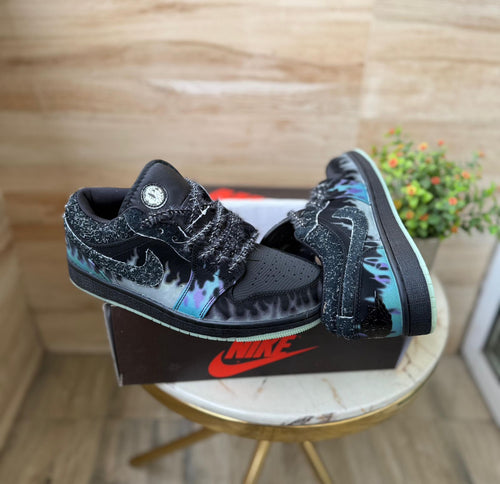 AIR JORDANS 1 LOW HALLOWEEN BLACK CAT