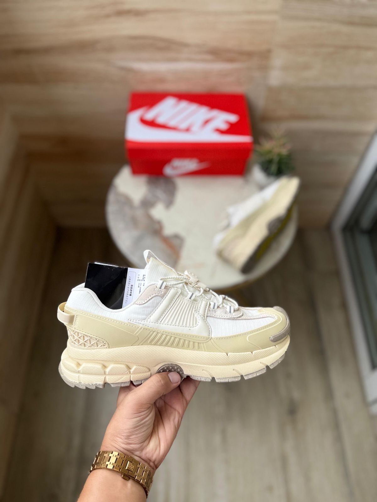 NIKE ZOOM VOMERO 5 ROAM OFF WHITE