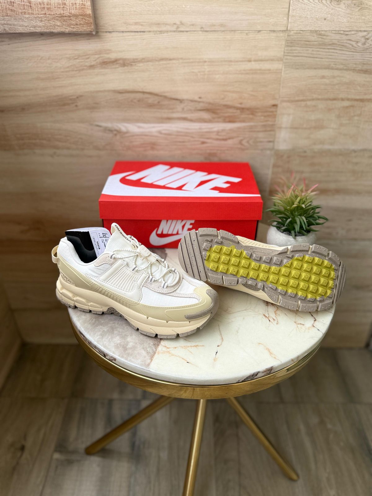 NIKE ZOOM VOMERO 5 ROAM OFF WHITE