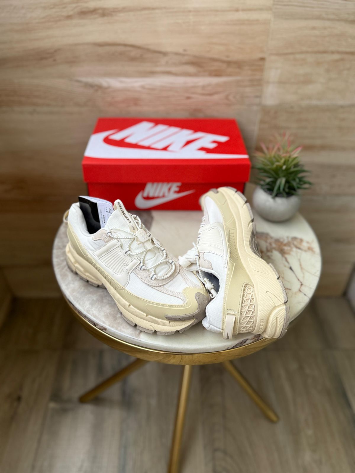 NIKE ZOOM VOMERO 5 ROAM OFF WHITE
