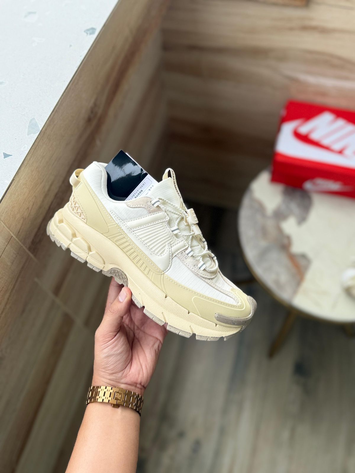 NIKE ZOOM VOMERO 5 ROAM OFF WHITE